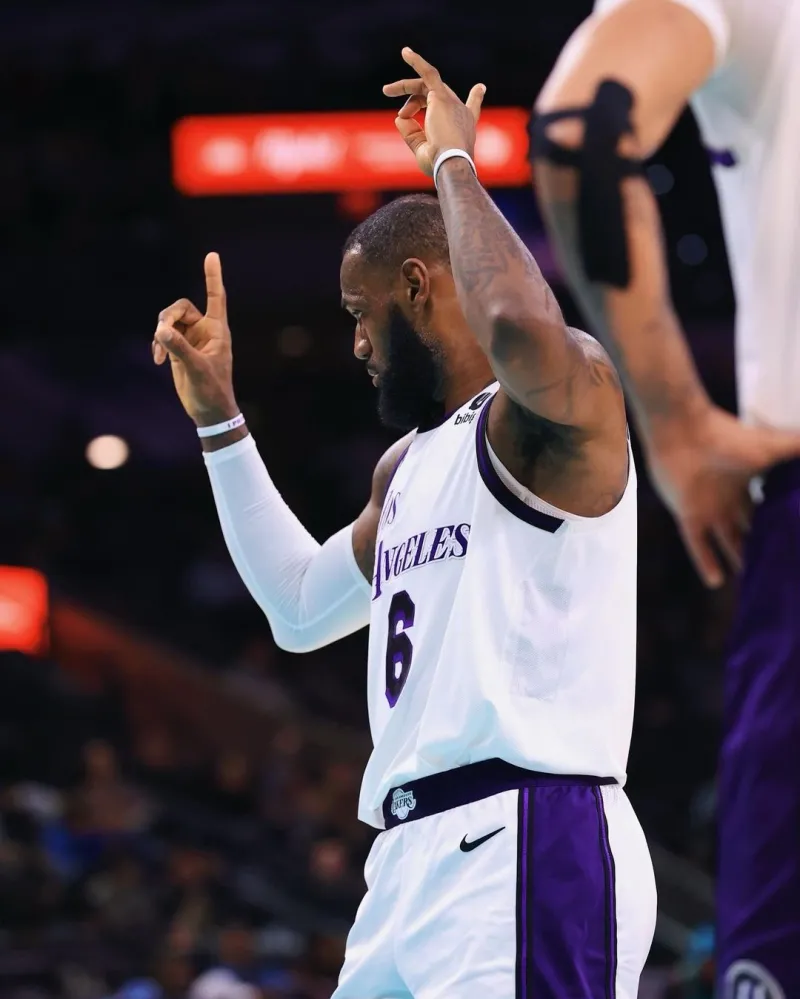 九游娱乐-穆古鲁扎回归赛场,败北首场状态亮眼,湖人观众沸腾!的简单介绍