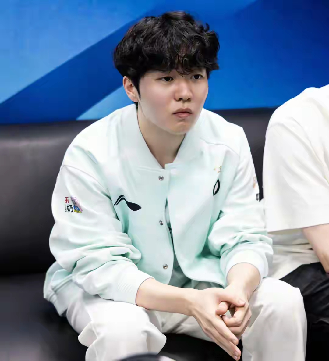 九游娱乐-包含Rookie在TES比赛中高光表现,高光表现引发热议!的词条